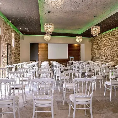 Chateau De Massillan Uchaux