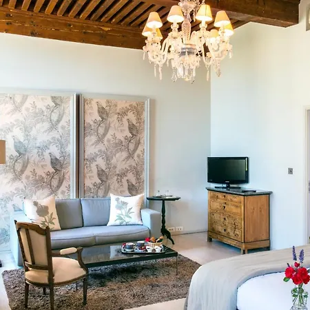 Hotel Chateau De Massillan Uchaux